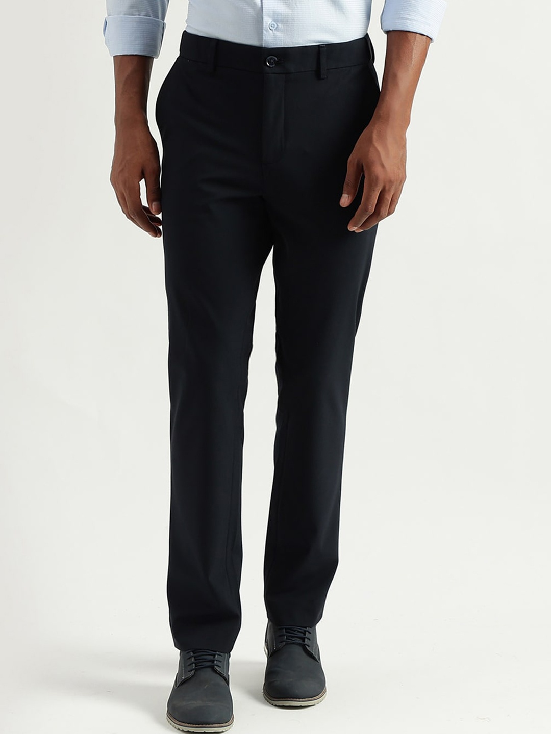 

United Colors of Benetton Men Mid Rise Plain Slim Fit Trousers, Black