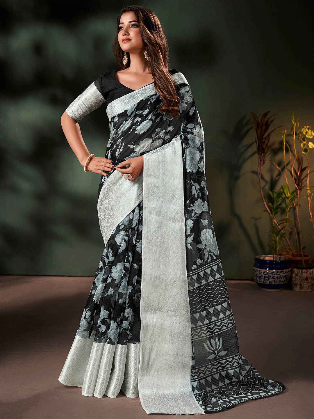 

Saree mall Floral Printed Zari Sungudi Sarees, Black