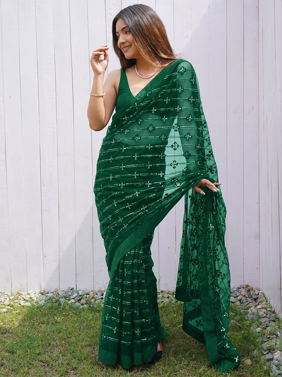 

Saree mall Embellished Sequinned Net Sarees, Green