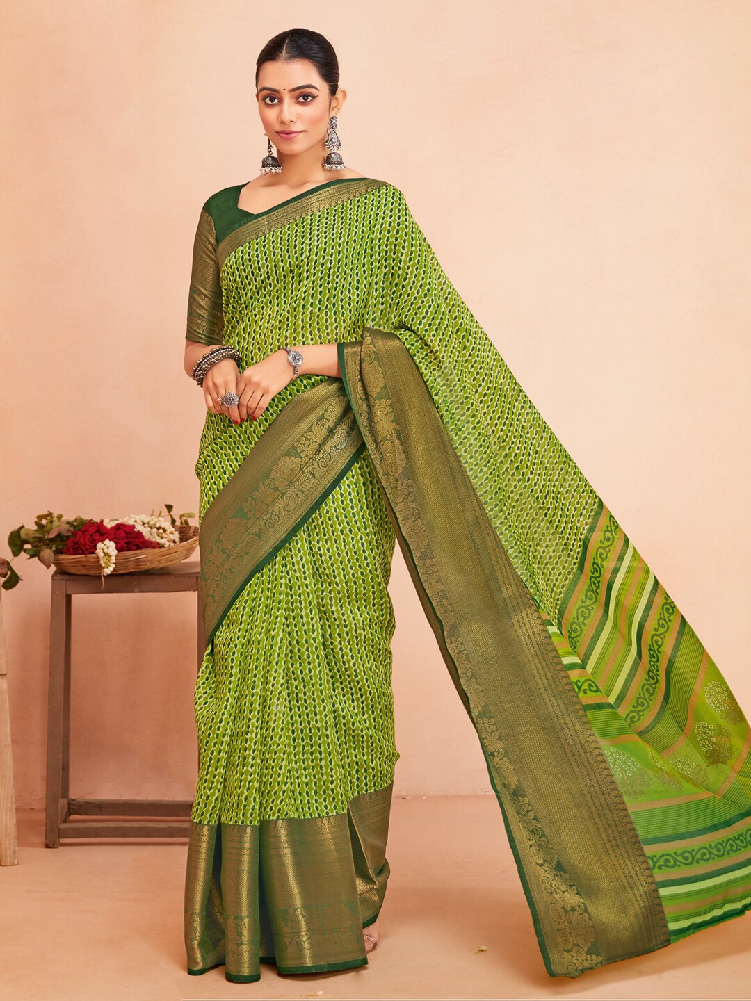 

Saree mall Abstract Printed Zari Sungudi Sarees, Green