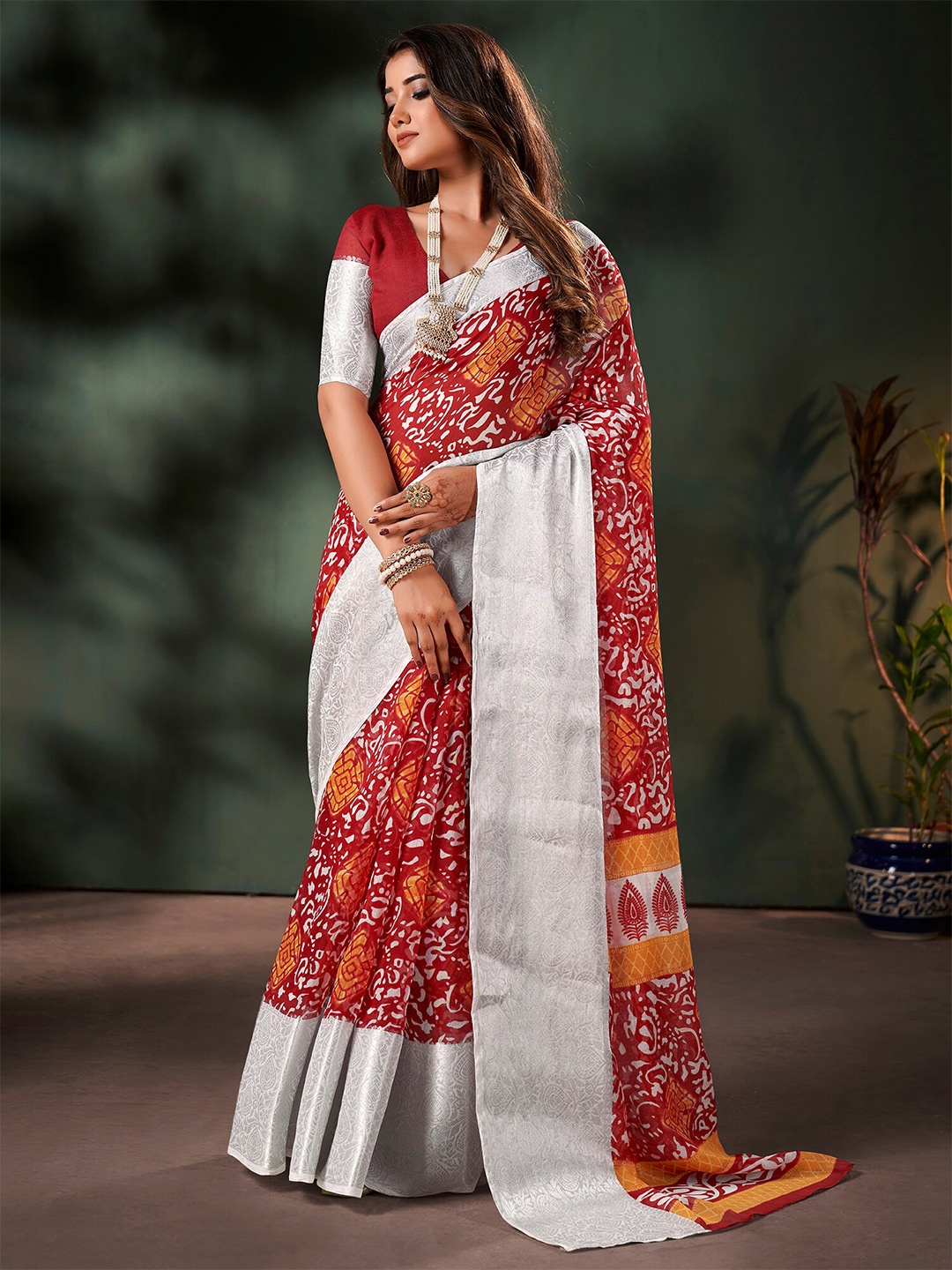 

Saree mall Abstract Printed Zari Sungudi Sarees, Red