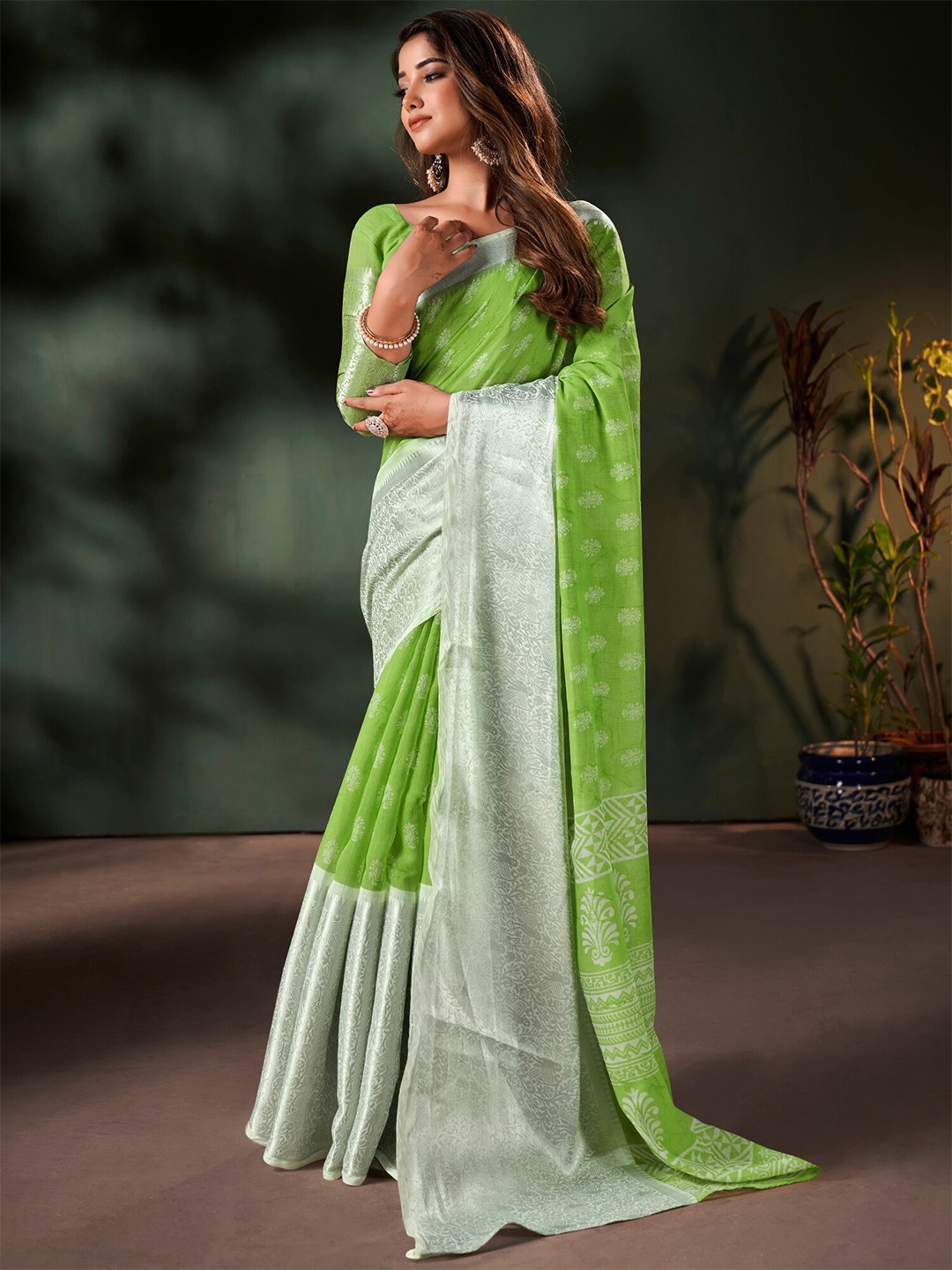 

Saree mall Ethnic Motifs Printed Zari Sungudi Sarees, Green