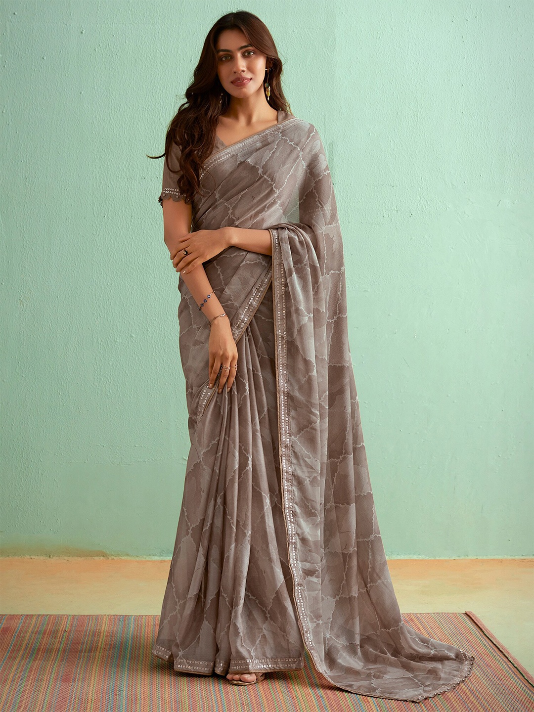 

Saree mall Abstract Printed Sequinned Sarees, Grey