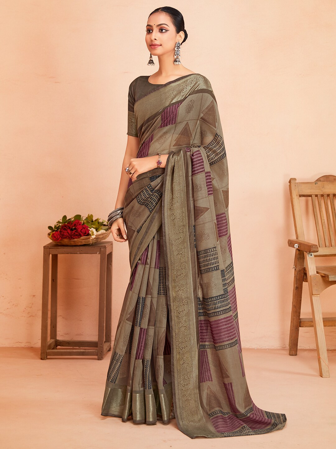 

Saree mall Floral Printed Zari Sungudi Sarees, Grey