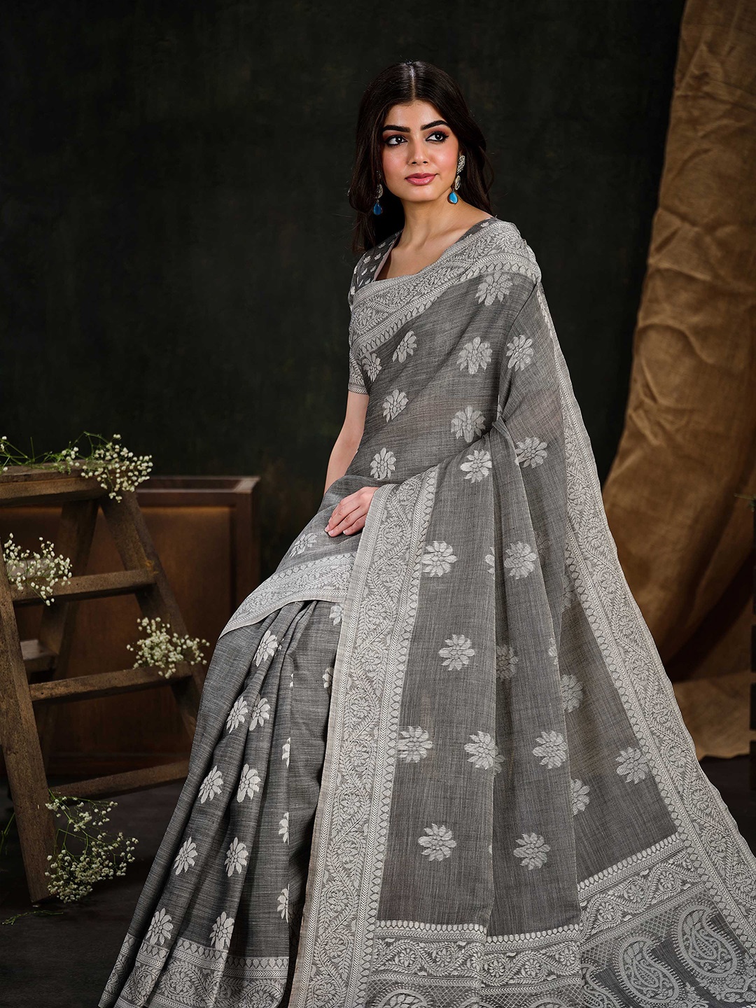 

Sangria Floral Woven Design Saree, Grey