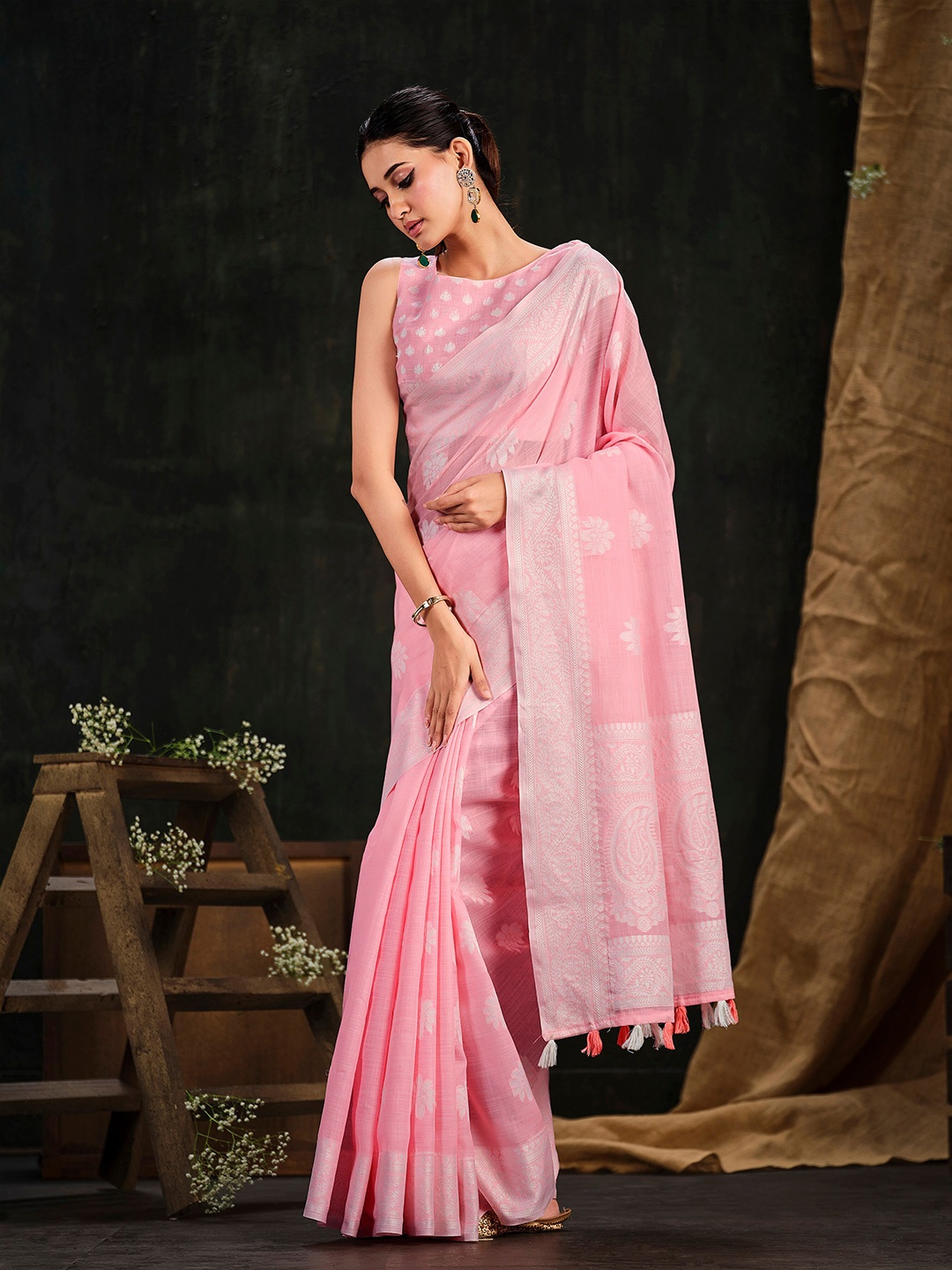 

Sangria Pink Floral Woven Design Zari Saree