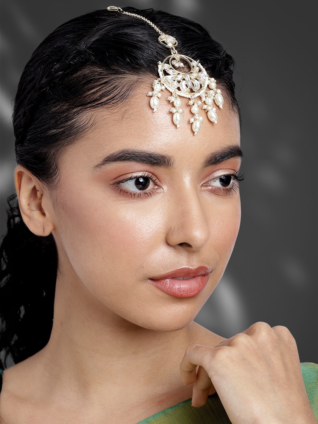 

Peora Gold-Plated Kundan Studded Maang Tikka, White
