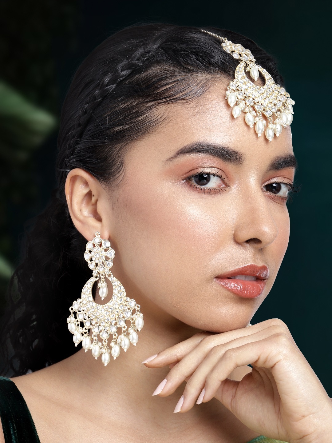 

Peora Gold-Plated Kundan Jewellery Set, White