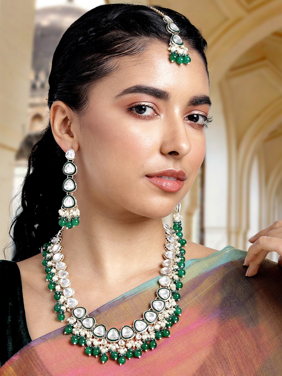 

Peora Women Kundan Studded Jewellery Set, Green
