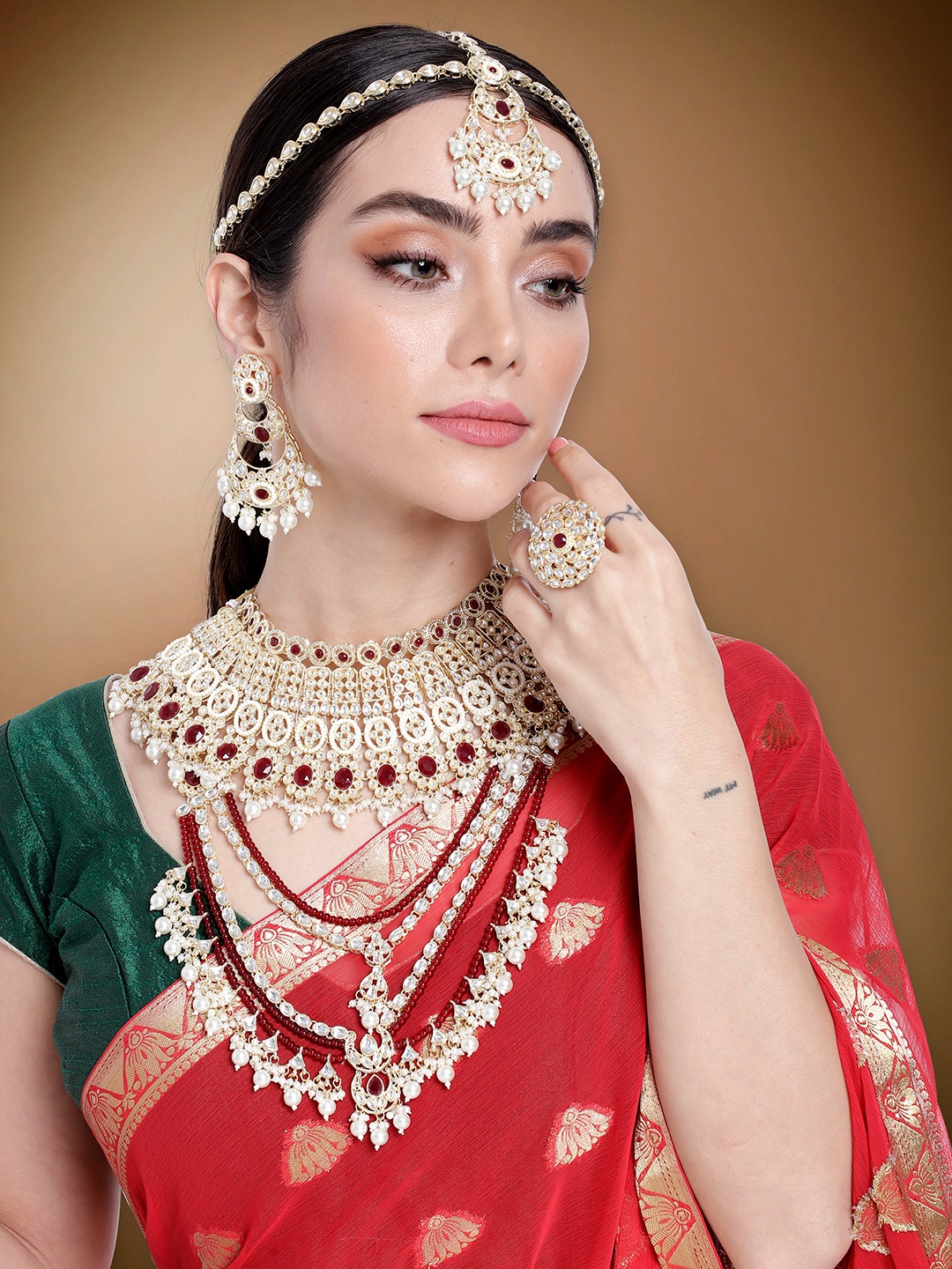 

Peora Women Gold-Plated Kundan Studded Jewellery Set, Maroon