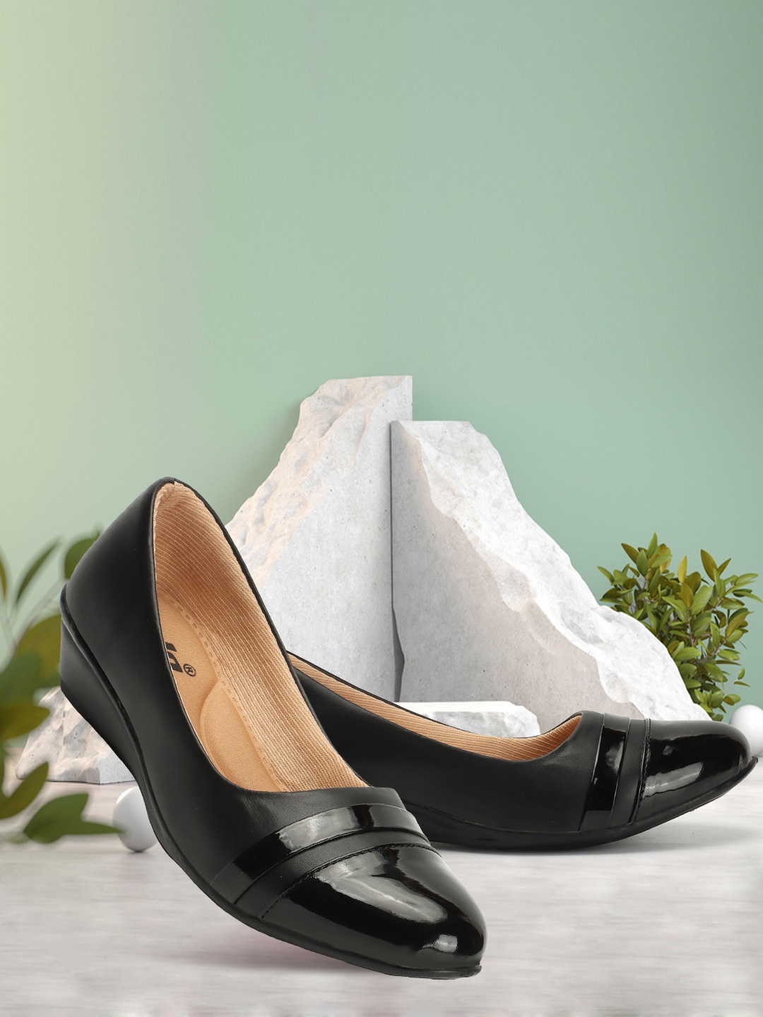 

Colo Round Toe Pumps Wedges Heels, Black