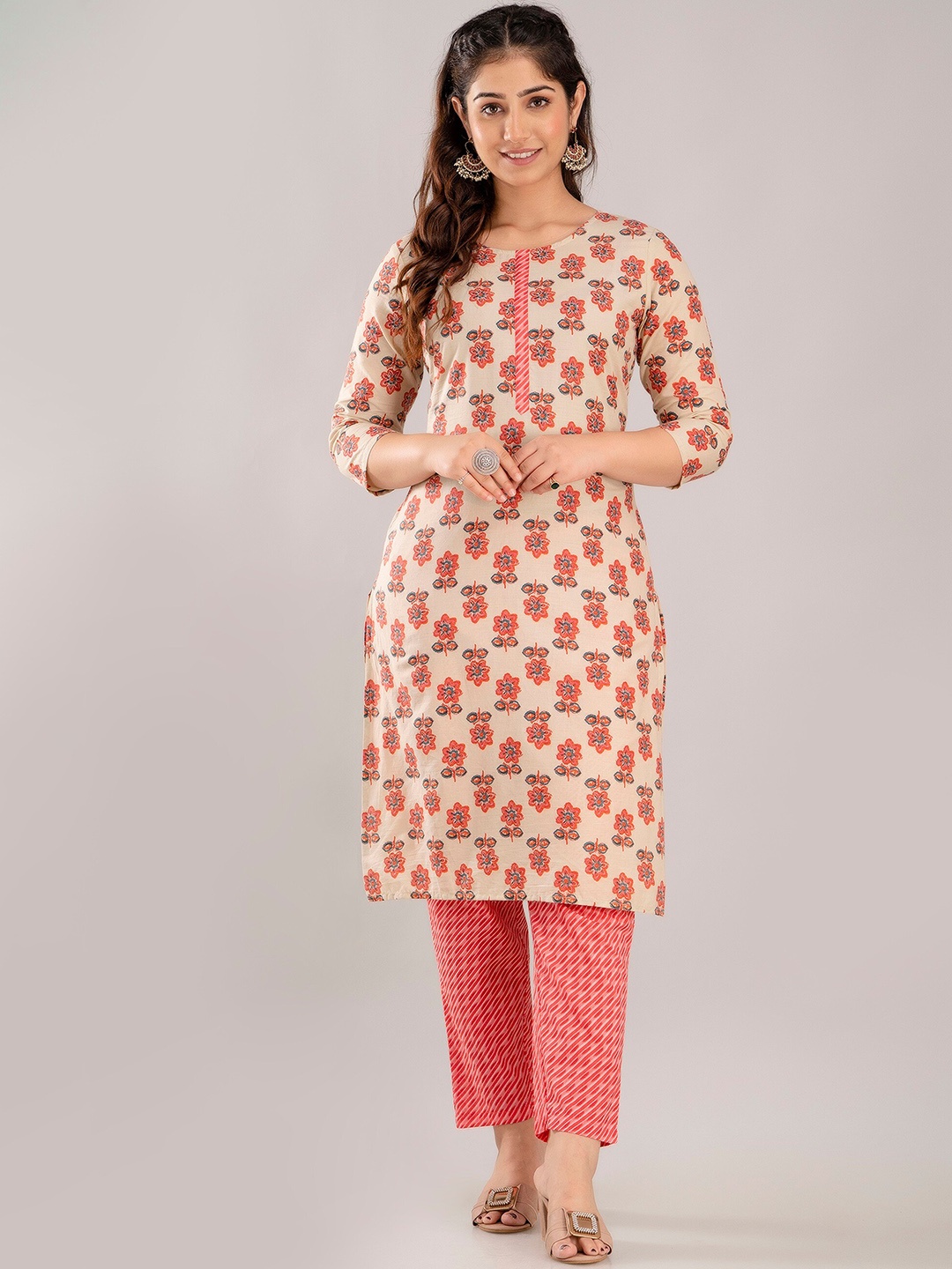

Charu Women Beige Floral Printed Regular Pure Cotton Kurta with Trousers