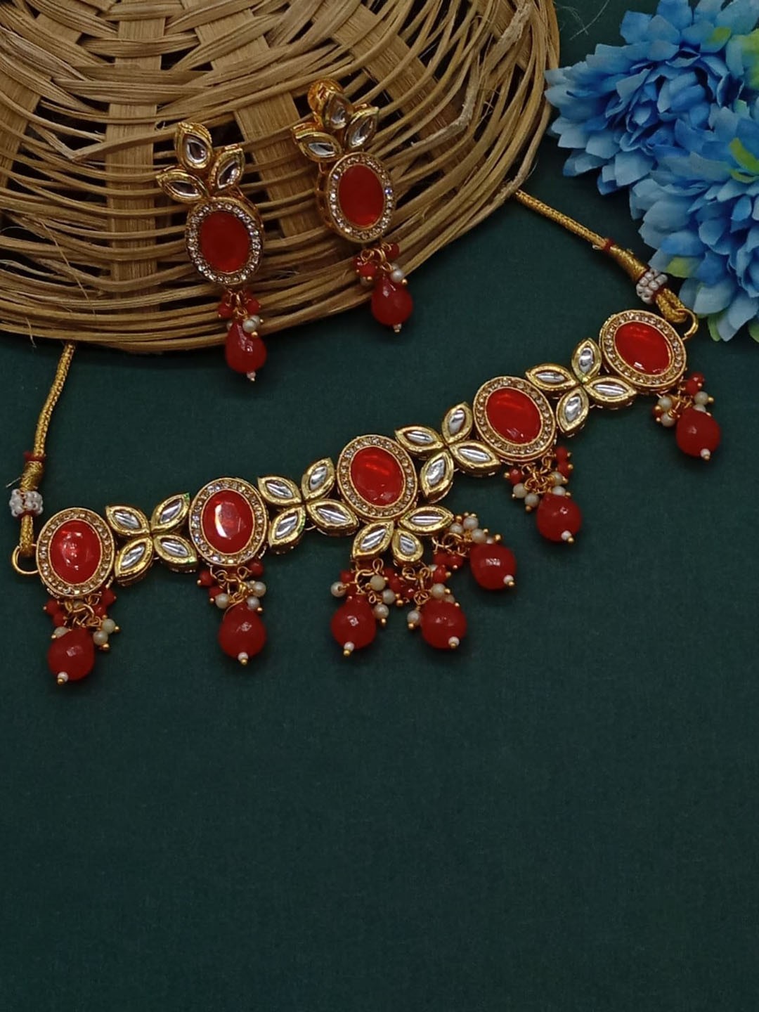 

AASHISH IMITATION Gold-Plated Kundan-Studded Choker Jewellery Set