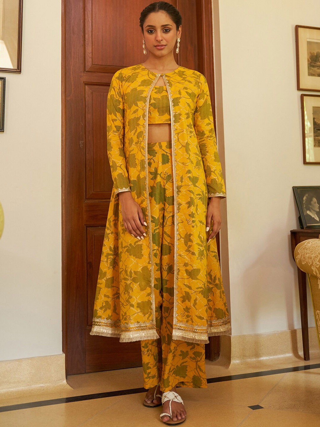

Janasya Floral Printed Pure Cotton Co-Ord Set And Shrug, Mustard