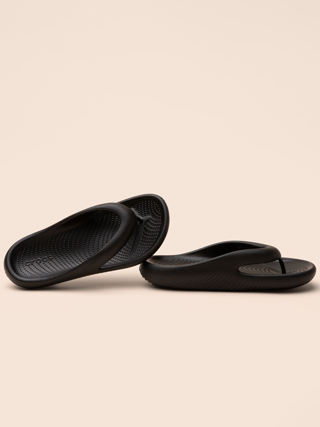 

Crocs Unisex Croslite Thong Flip-Flops, Black