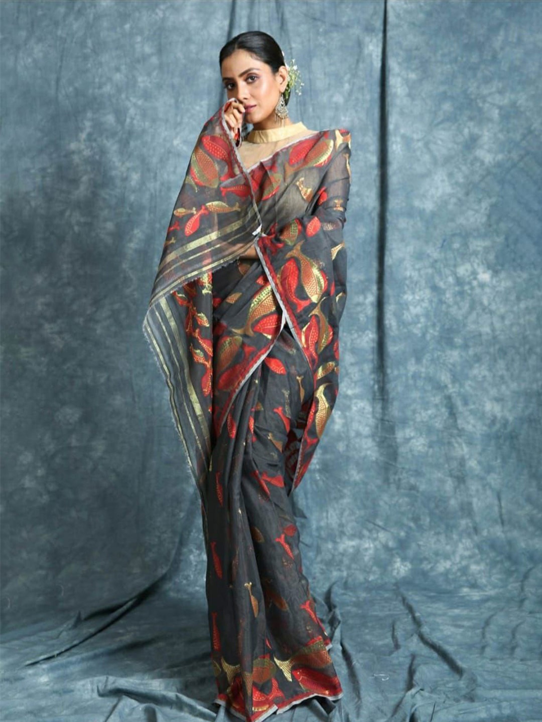 

Fashion Booms Woven Design Zari Banarasi Saree, Black