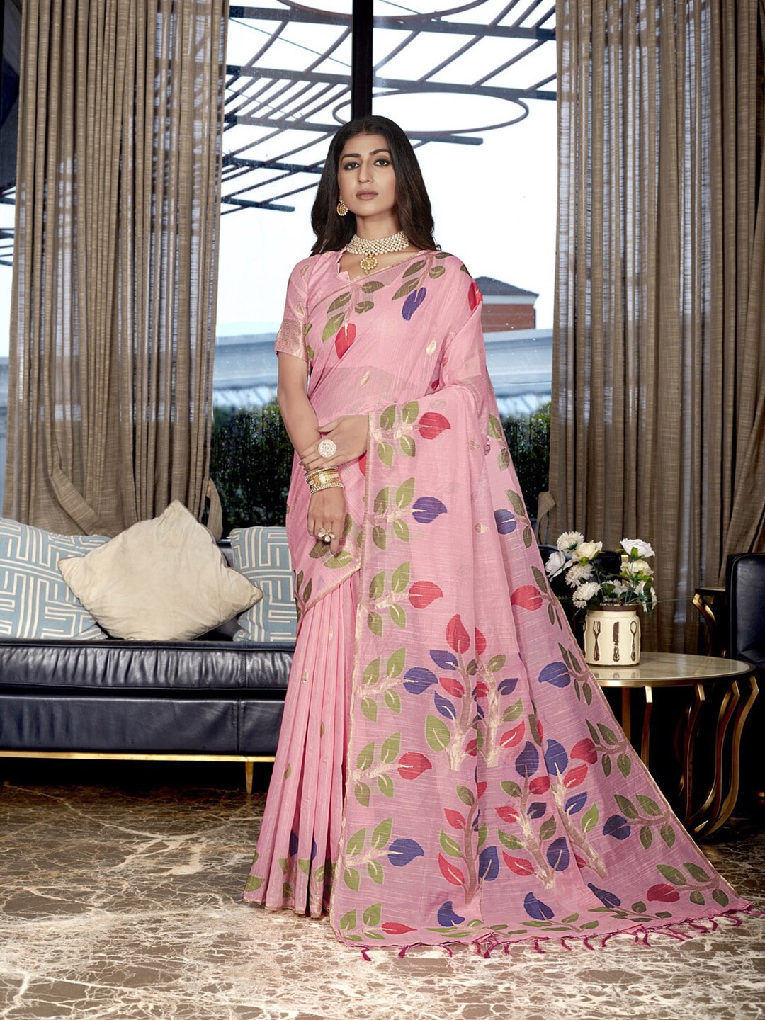 

GAJARAI Floral Printed Zari Saree, Pink