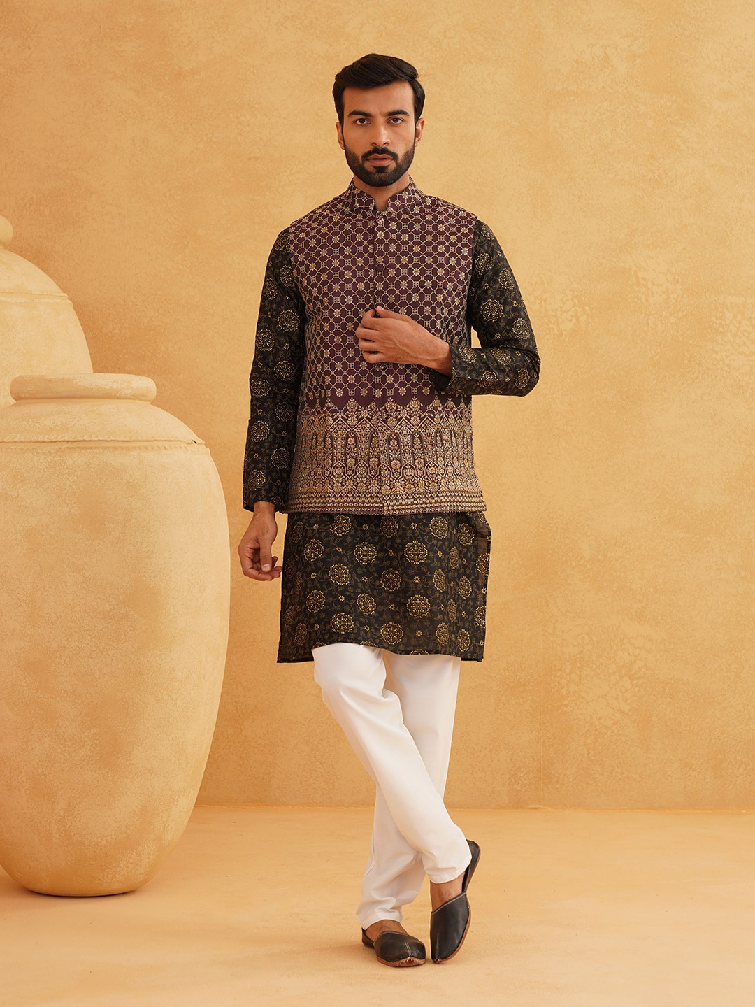 

SOJANYA Ethnic Motifs Printed Kurta With Churidar & Nehru Jacket, Black