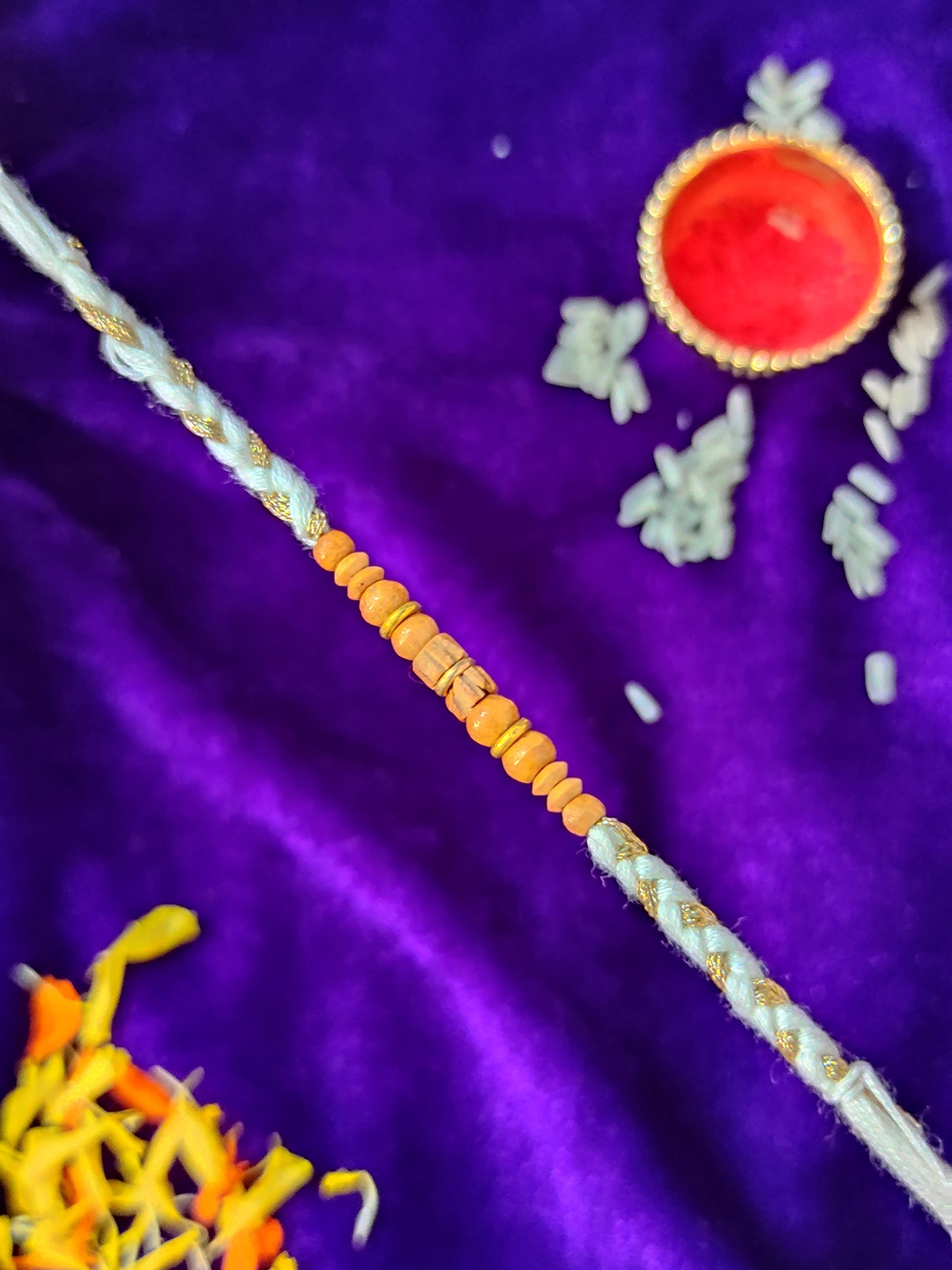 

CRAYTON Unisex Beaded Sandalwood Rakhi, Brown