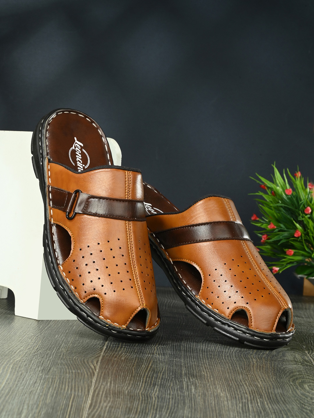 

LEONCINO Men Perforated Comfort Sandals, Tan