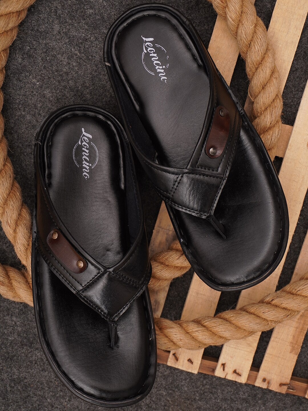 LEONCINO Men Slip-On Comfort Sandals, Black