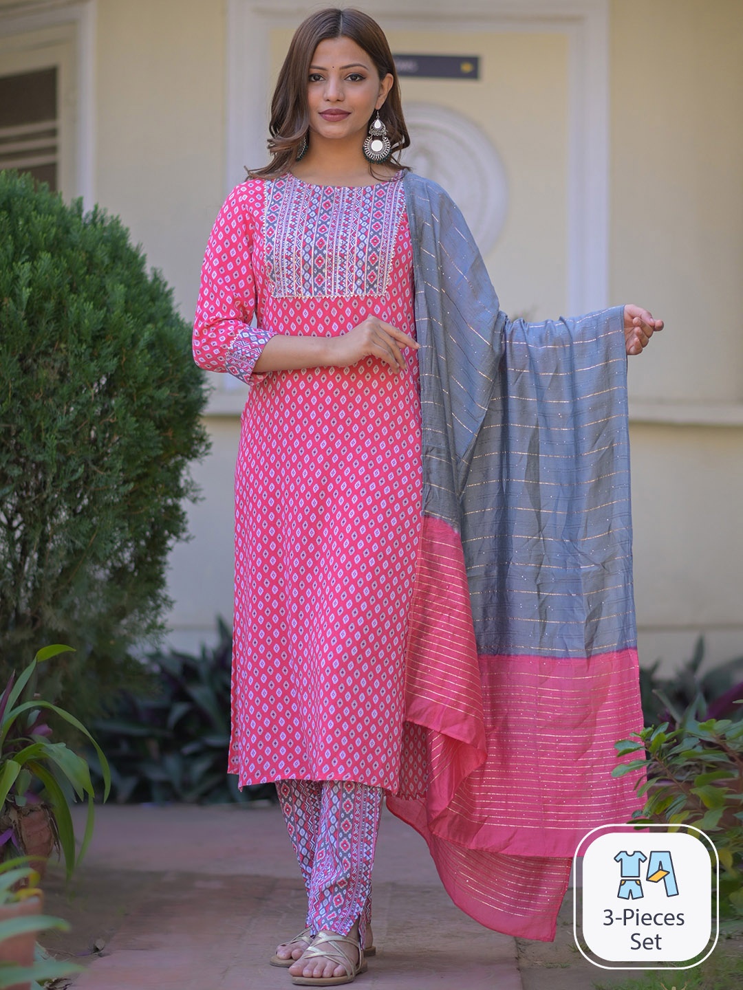 

misbis Ethnic Motifs Printed Gotta Patti Kurta with Trousers & With Dupatta, Pink