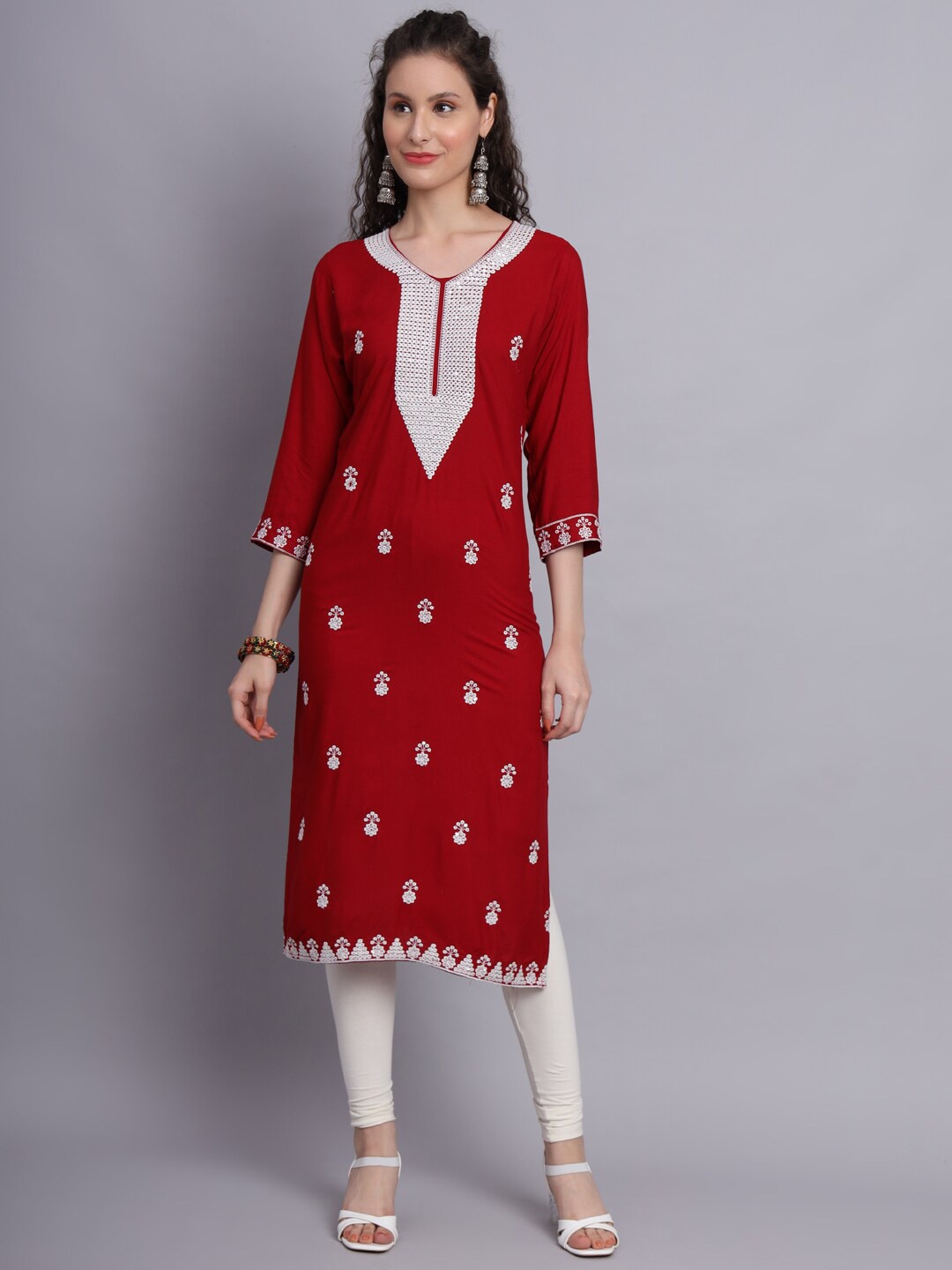 

VAIRAGEE Ethnic Motifs Embroidered Straight Kurta, Red