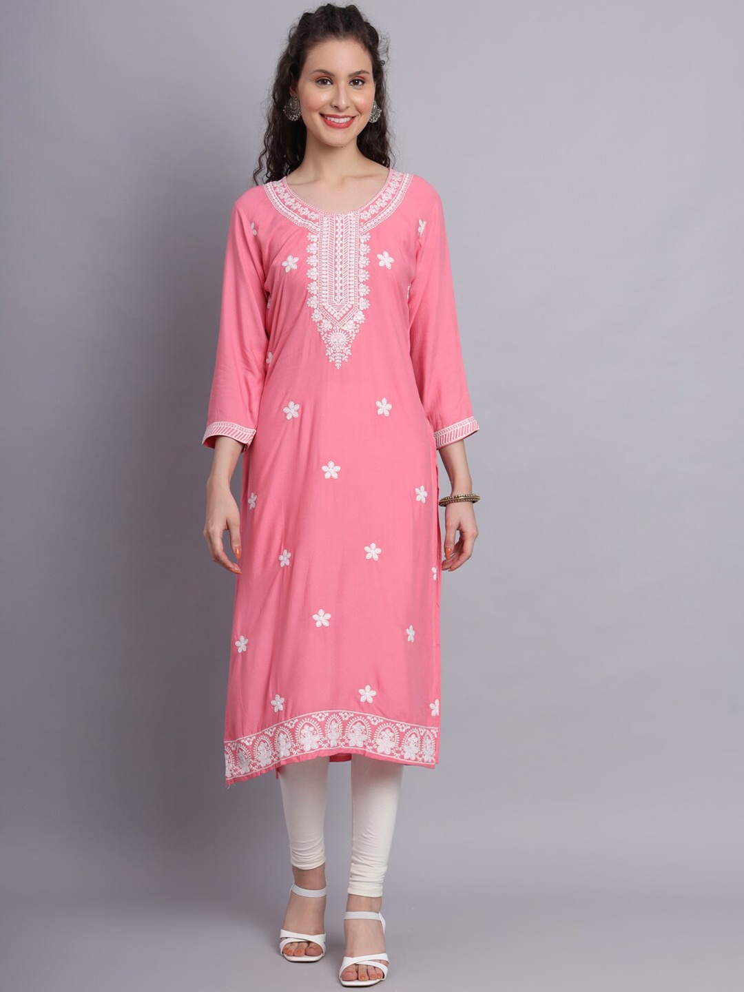 

VAIRAGEE Ethnic Motifs Embroidered Straight Kurta, Pink