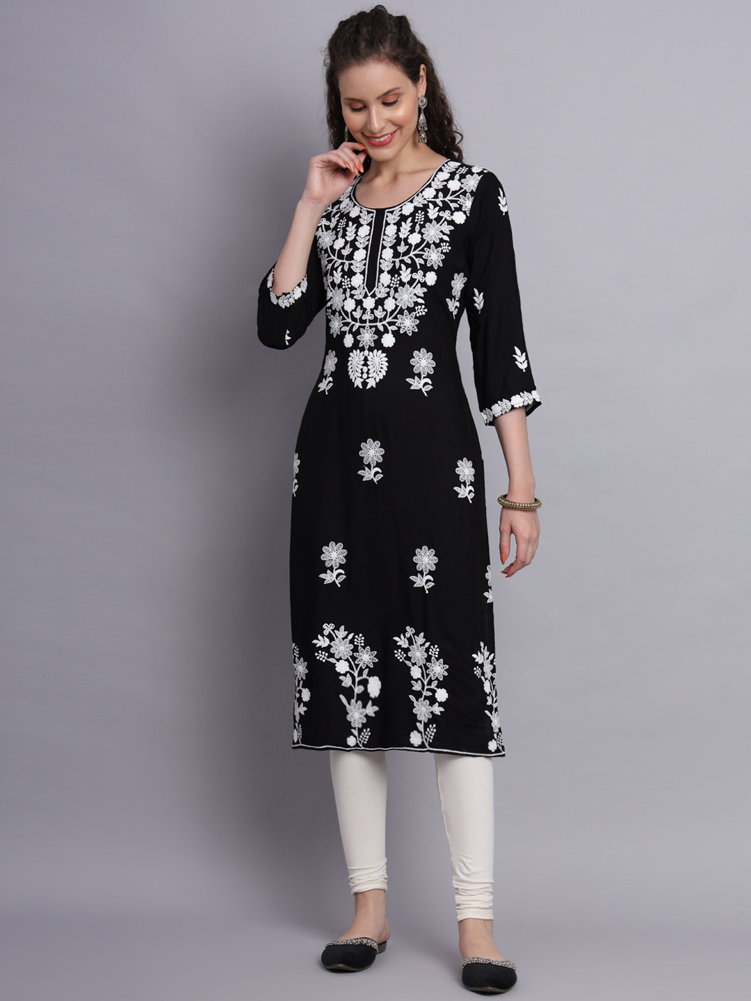 

VAIRAGEE Ethnic Motifs Embroidered Straight Kurta, Black
