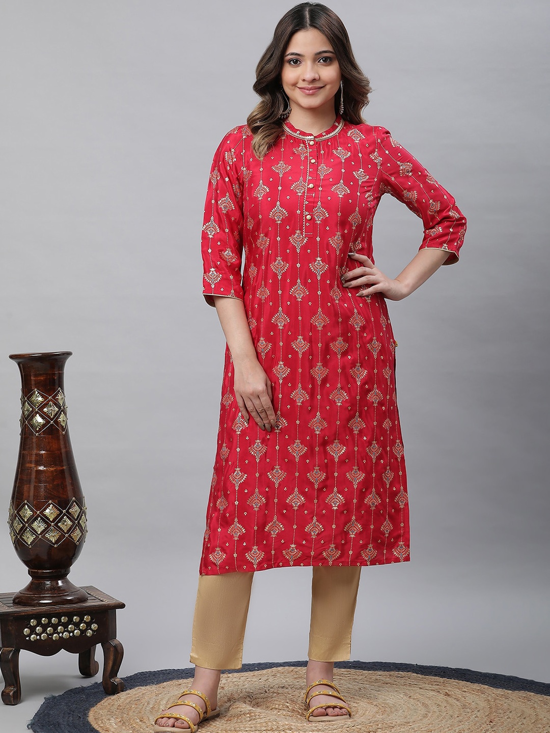 

AURELIA Ethnic Motifs Printed Gotta Patti Straight Kurta, Red