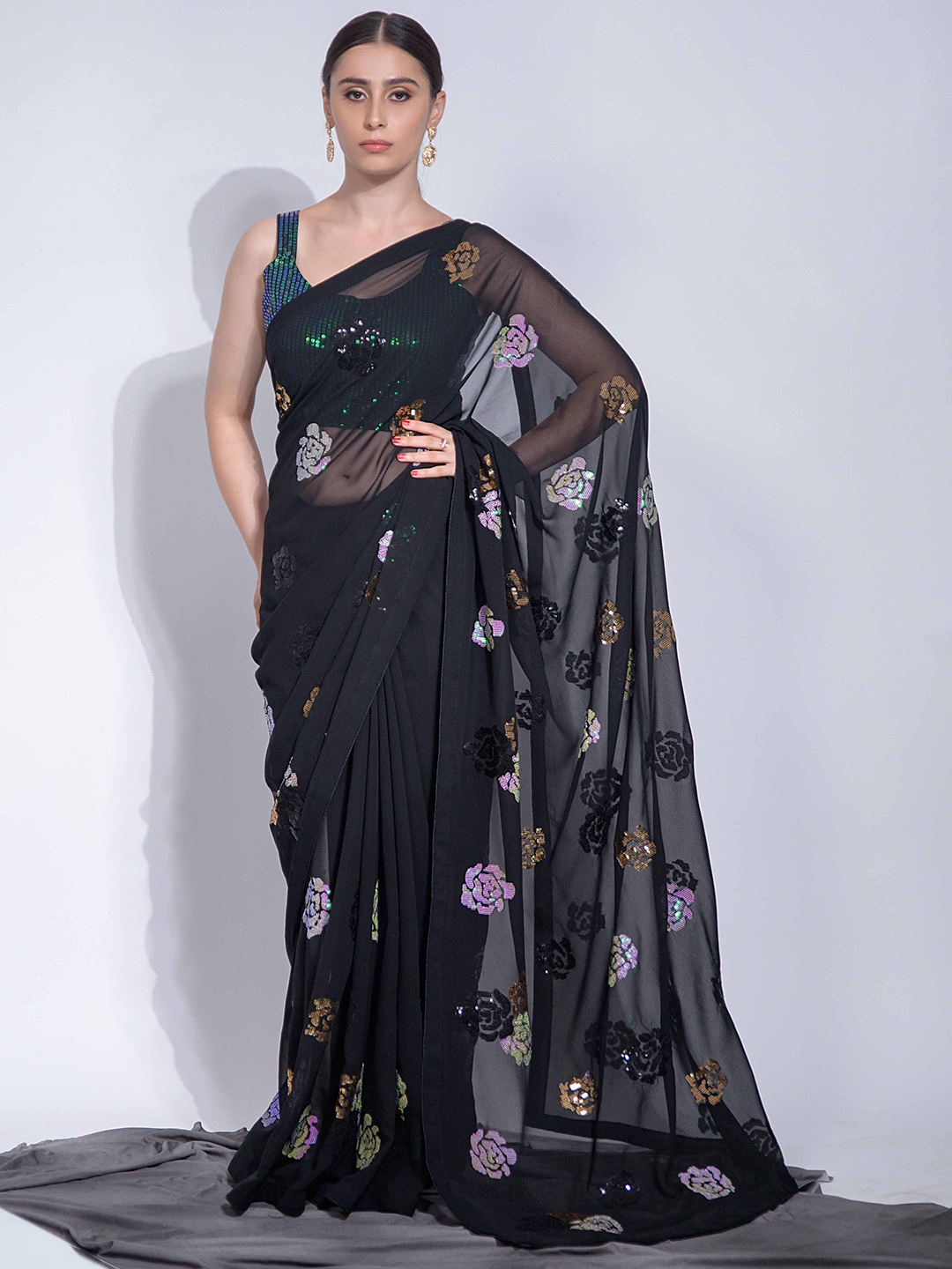 

Globon Impex Floral Embellished Sequinned Saree, Black