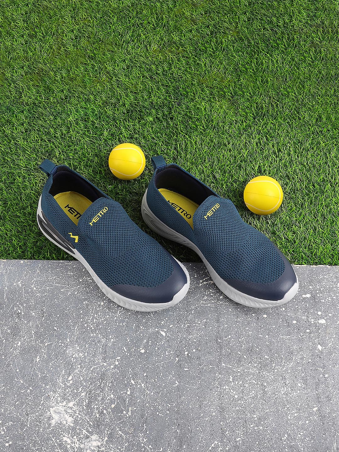 

Metro Men Textured Slip-On Sneakers, Teal