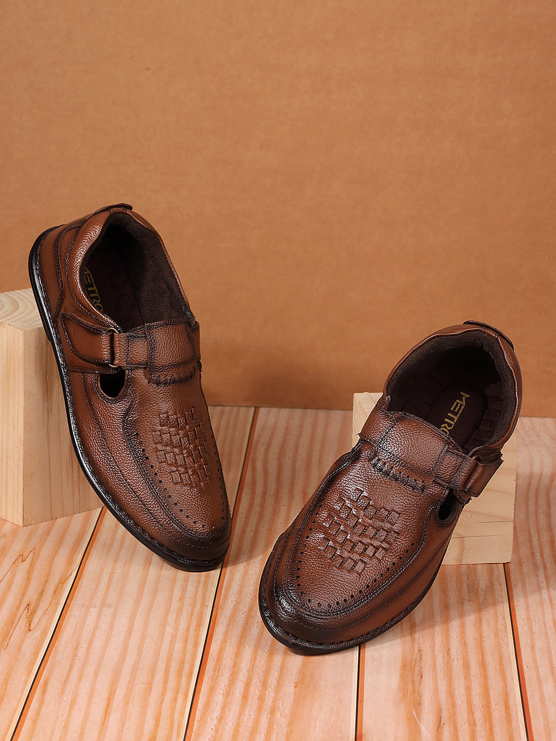 

Metro Leather Shoe-Style Sandals, Brown