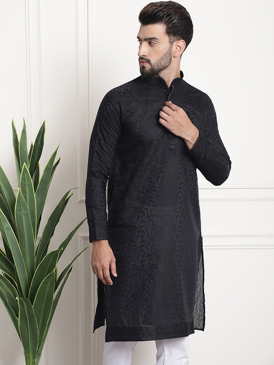

SOJANYA Woven Design Mandarin Collar Thread Work Kurta, Black
