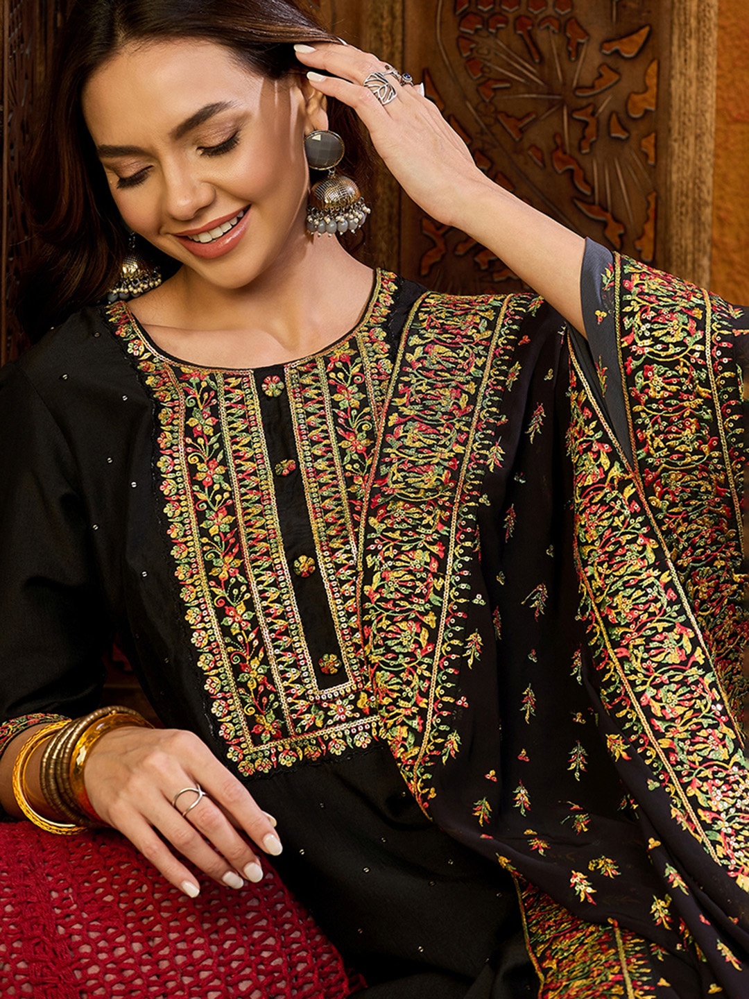 

AHIKA Floral Embroidered Regular Thread Work Kurta With Trousers & Dupatta, Black