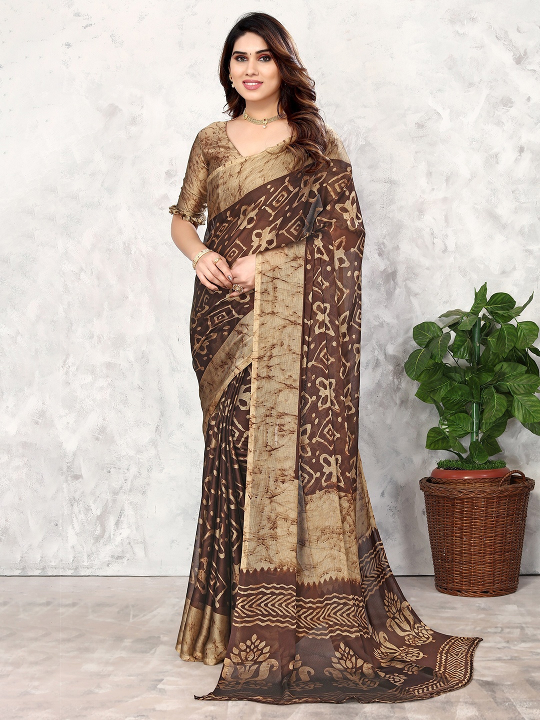 

FABMORA Batik Printed Saree, Brown