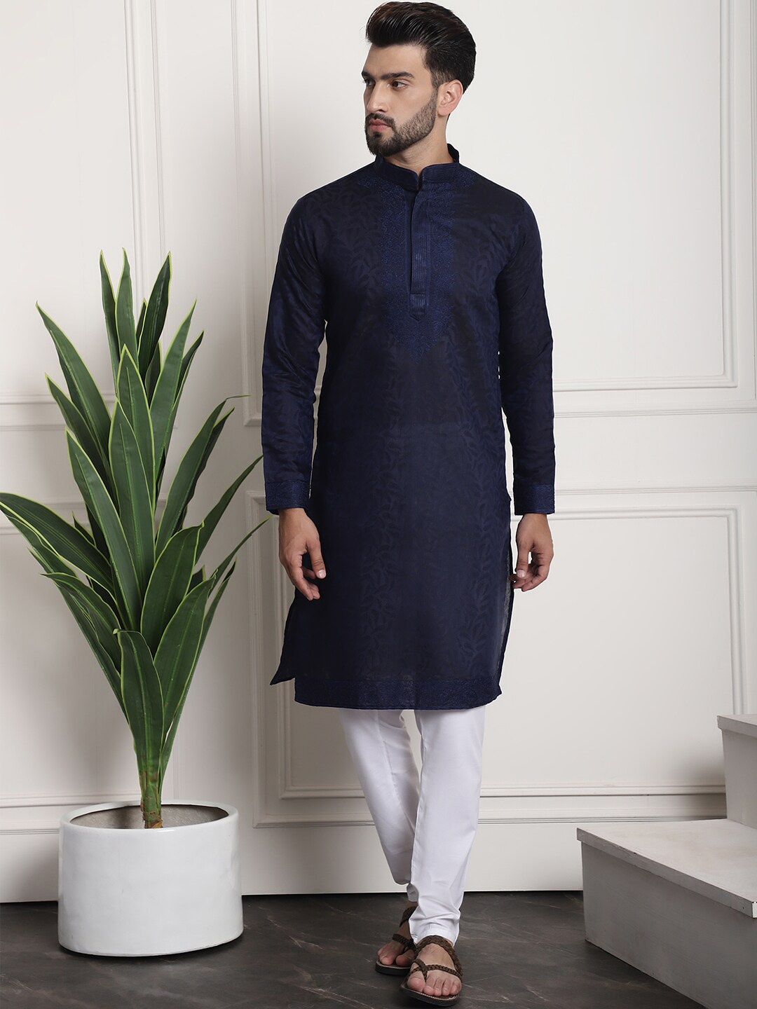 

SOJANYA Ethnic Motifs Woven Design Thread Work Pure Silk Kurta With Churidar, Navy blue