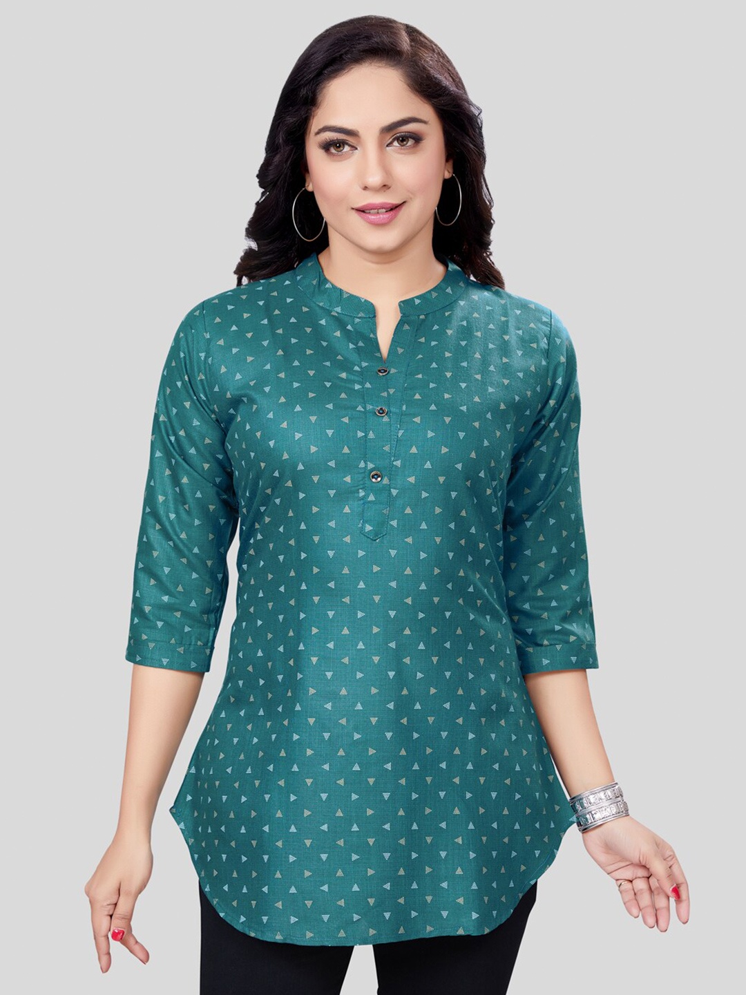 

Saree Swarg Geometric Printed Mandarin Collar A-Line Kurti, Green