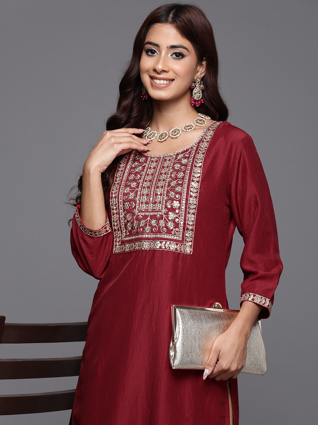 

Indo Era Women Floral Embroidered Sequinned Kurta, Maroon