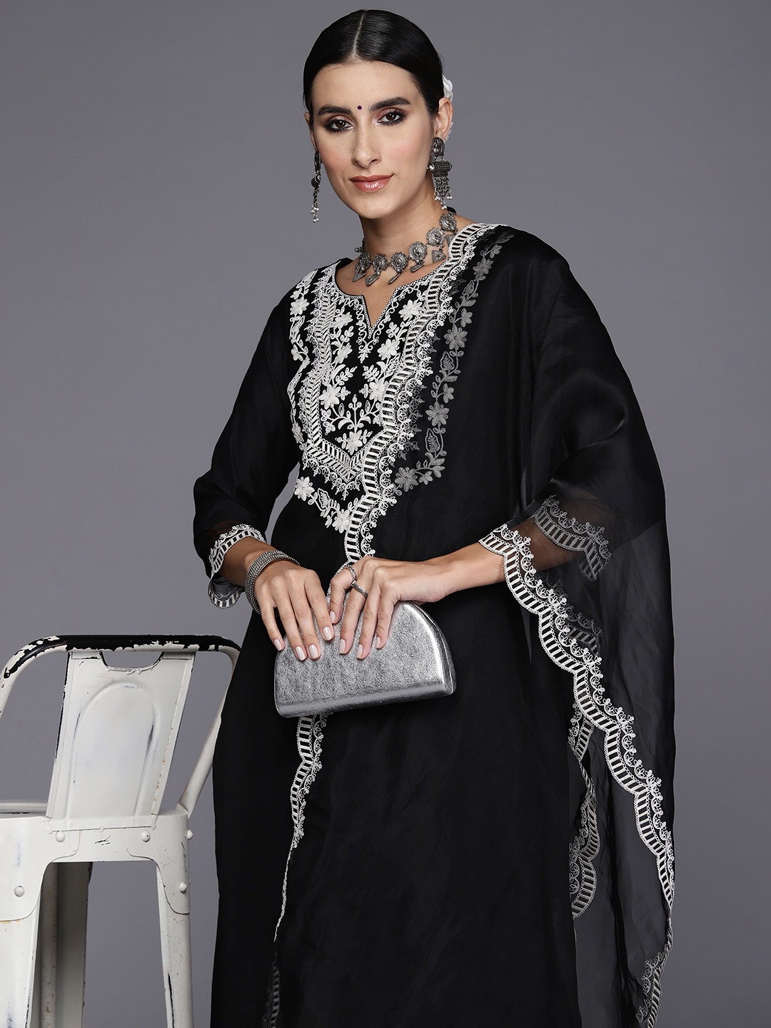 

Indo Era Women Floral Yoke Design Regular Thread Work Liva Kurta with Trousers & Dupatta, Black