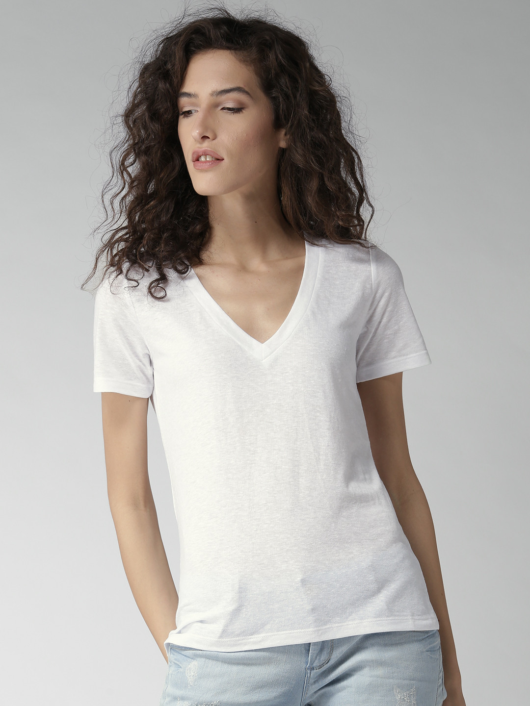 

FOREVER 21 Women White Solid V-Neck T-shirt