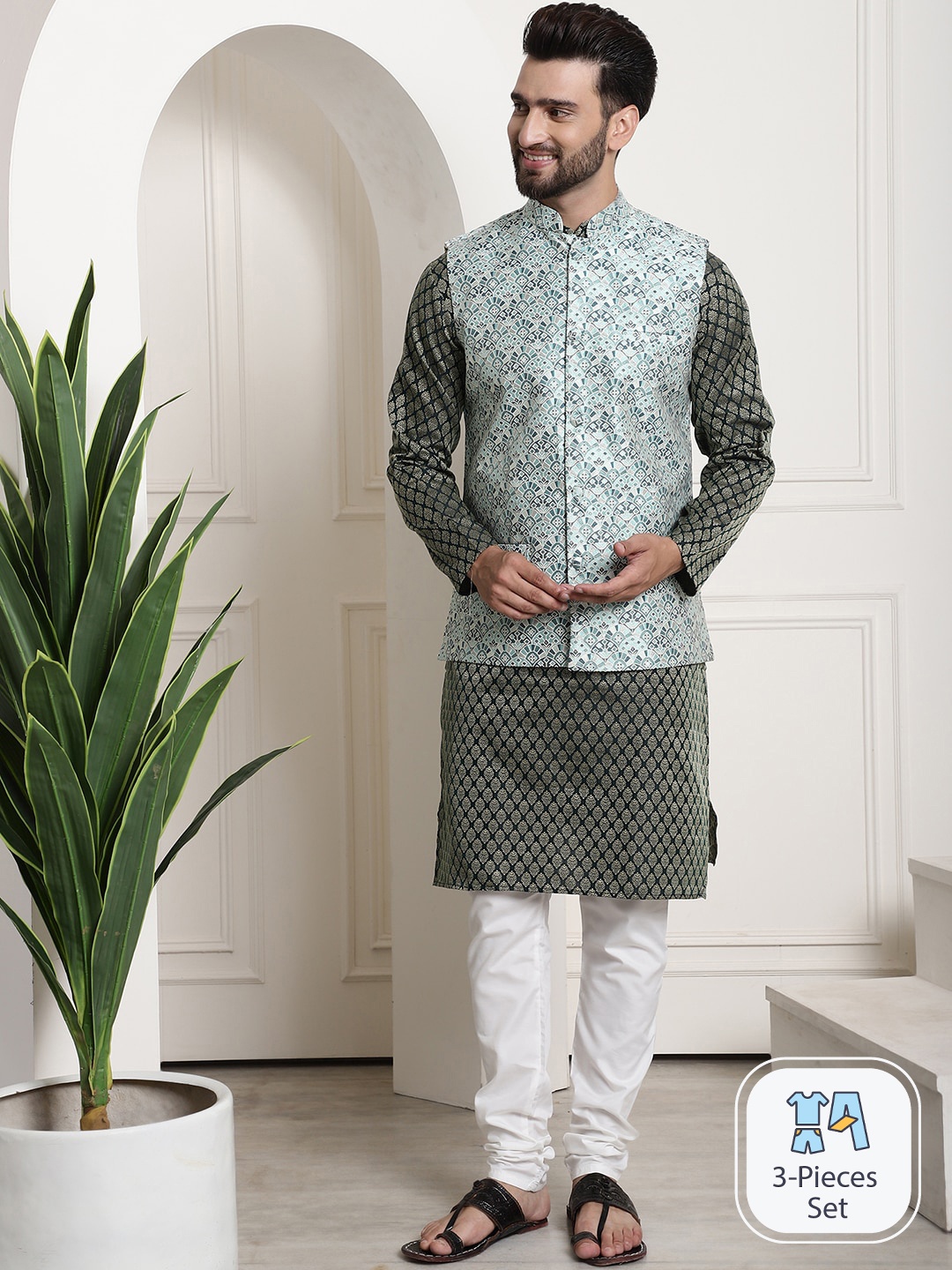 

SOJANYA Paisley Woven Design Kurta With Churidar, Green