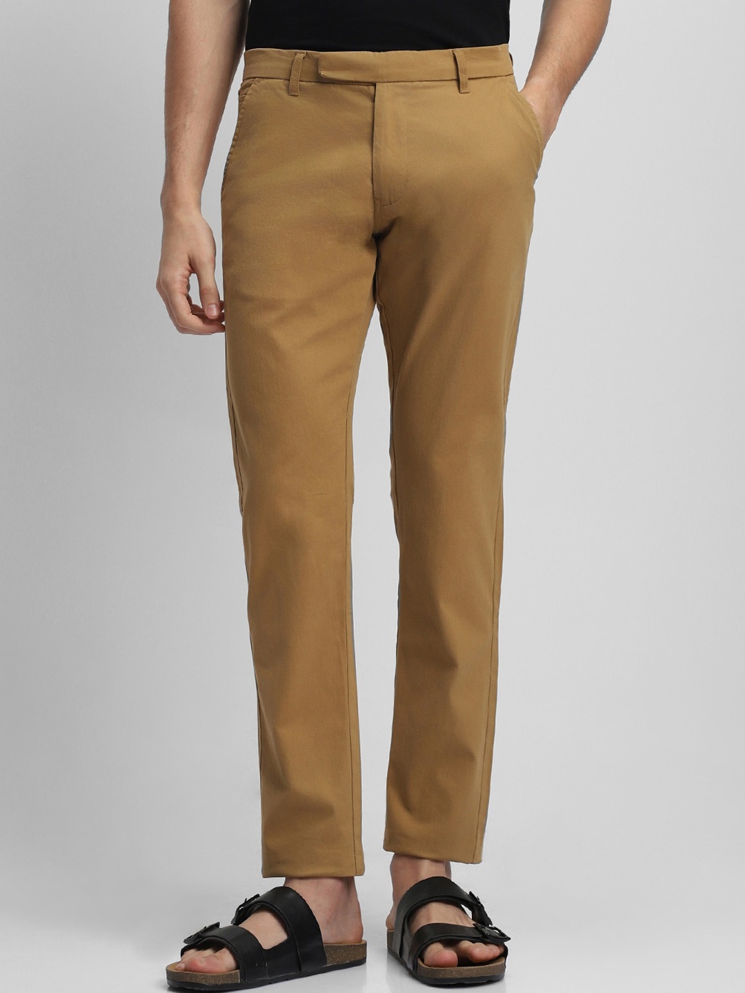 

Dennis Lingo Men Slim Fit Wrinkle Free Chinos Trousers, Khaki