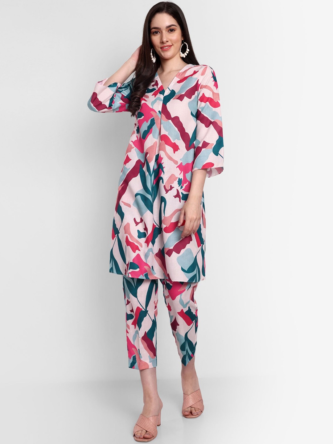 

TYAAR Abstract Printed A-Line Kurta With Trousers, White