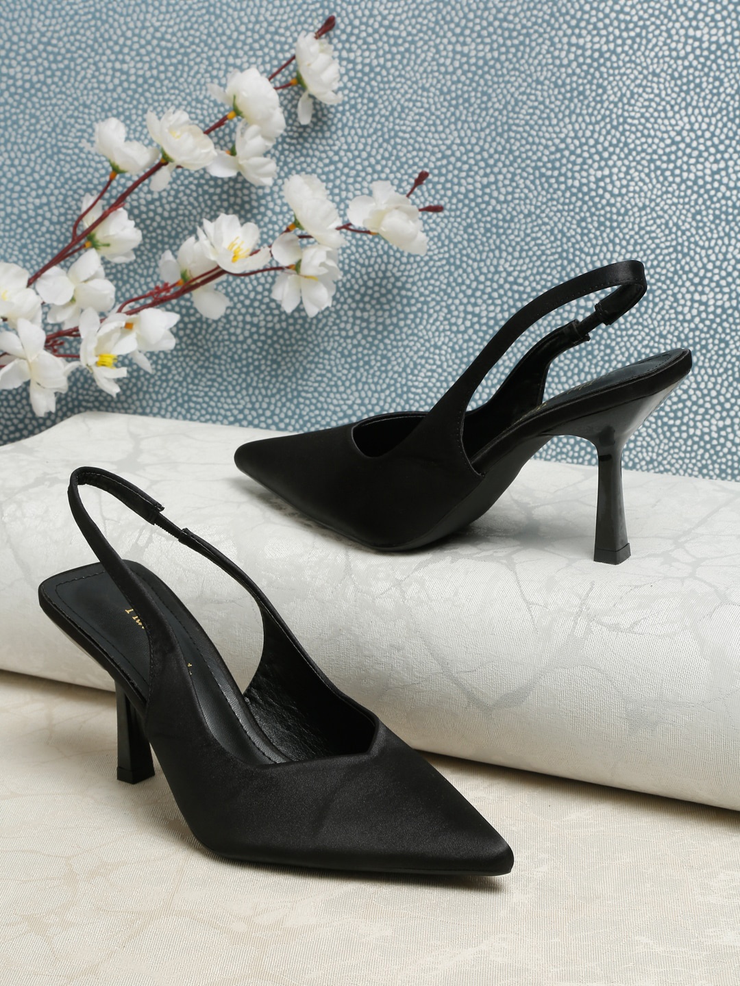 

Flat n Heels Textured Pumps Slim Heels, Black