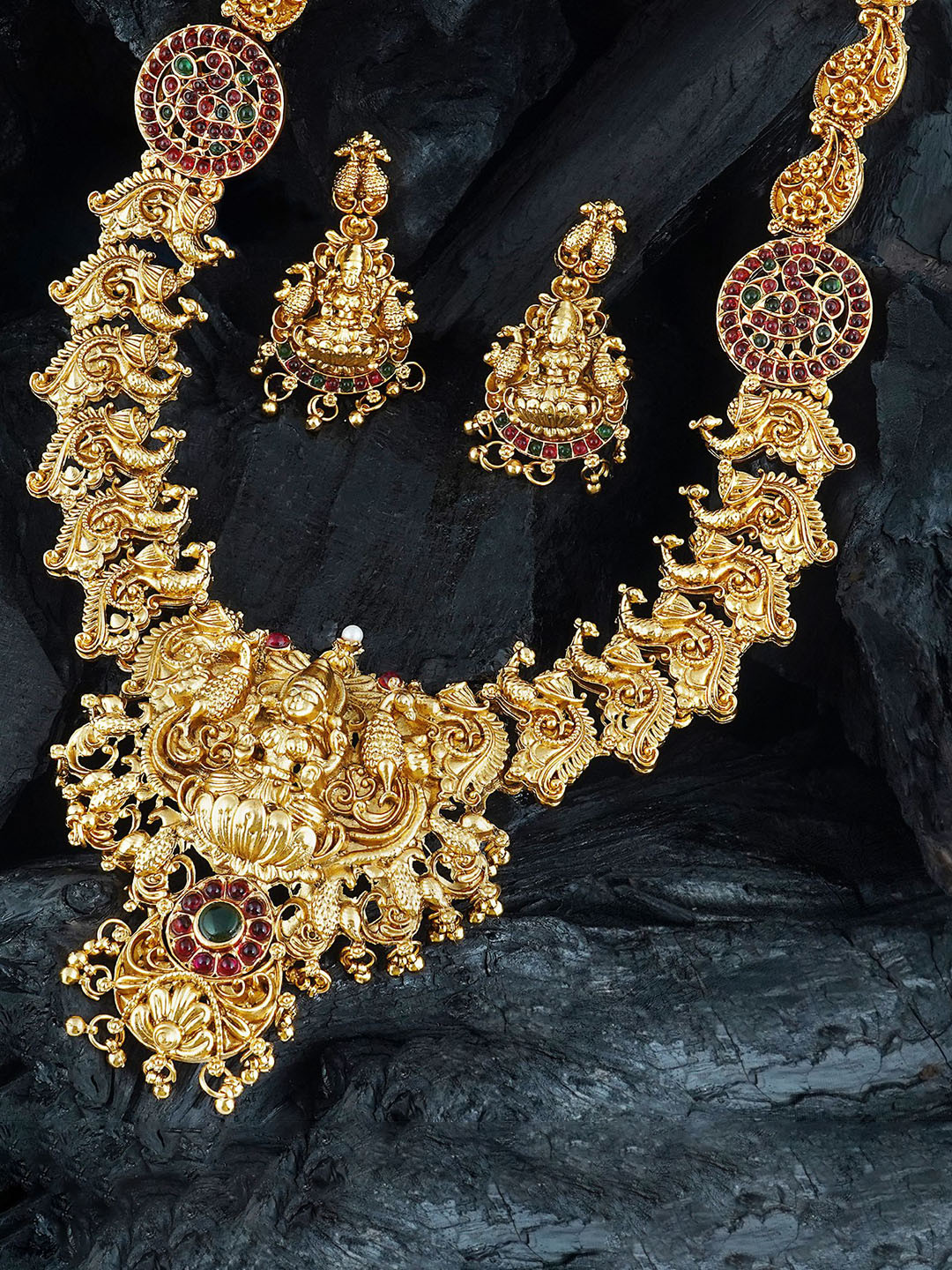 

MANSIYAORANGE Gold-Plated Artificial Stones & Beaded Temple Jewellery Set