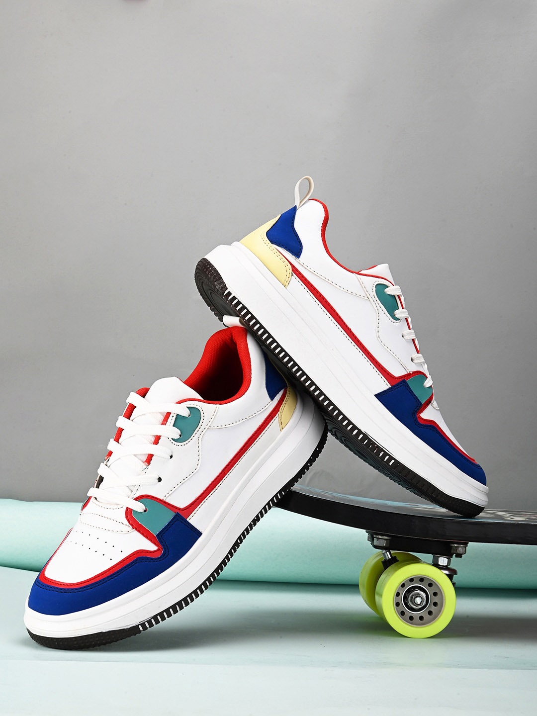 

Kook N Keech Men White & Navy Blue Colourblocked Comfort Insole Basics Sneakers