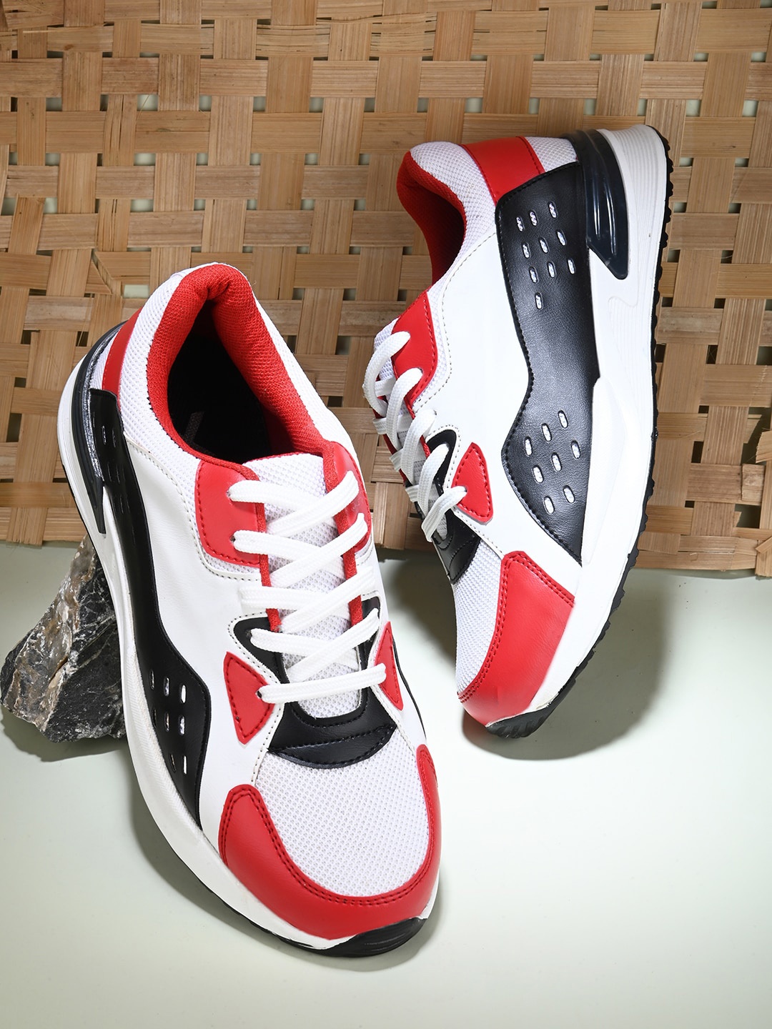 

Kook N Keech Men White & Red Colourblocked Comfort Insole Sneakers