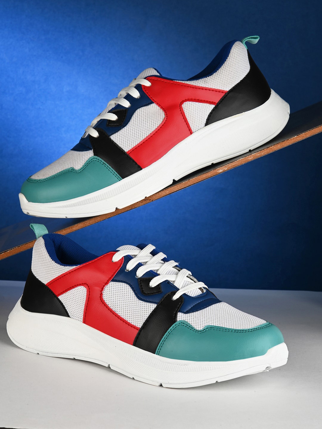 

Kook N Keech Men White & Red Colourblocked Comfort Insole Sneakers