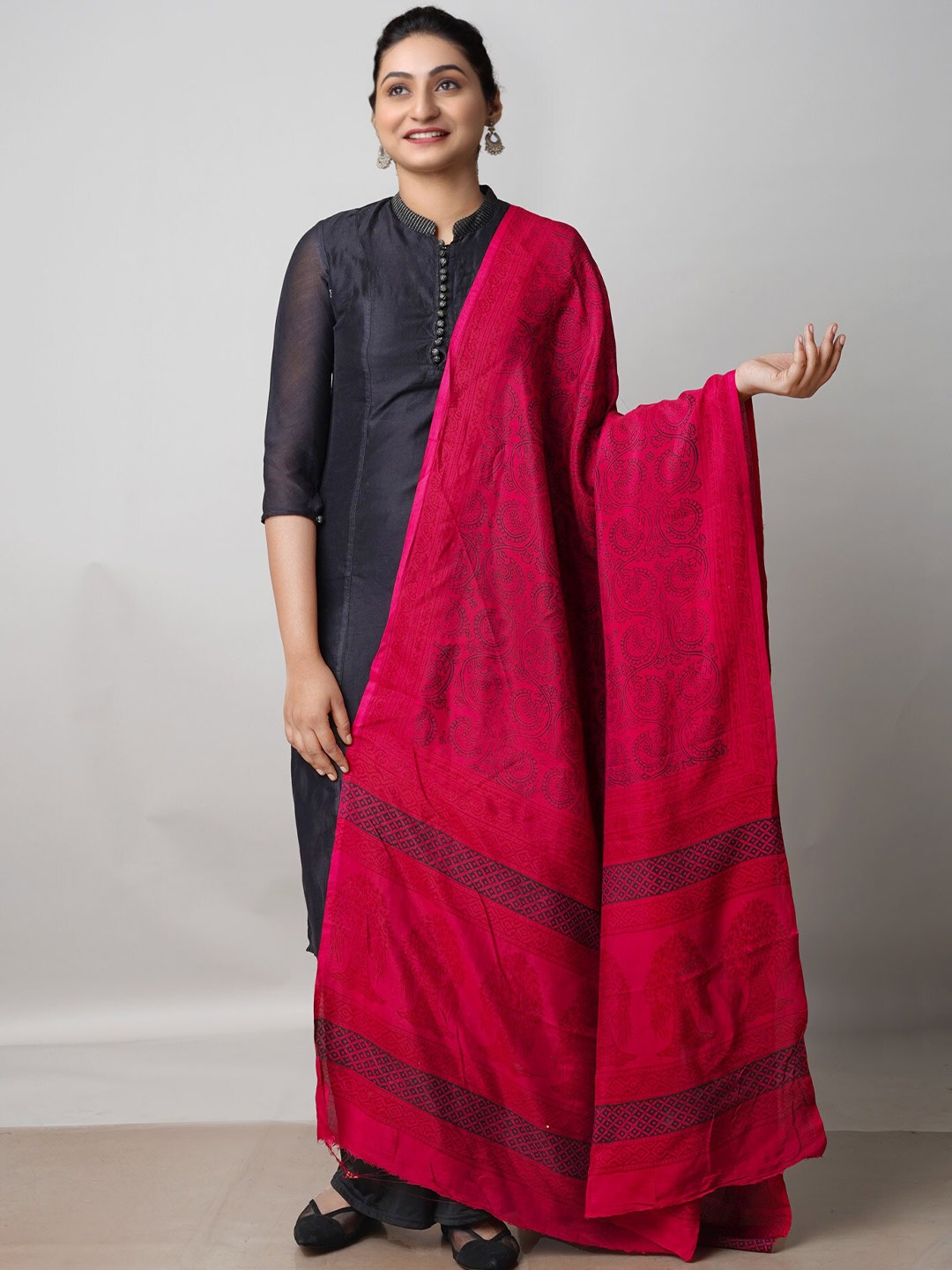 

Unnati Silks Ethnic Motifs Printed Pure Cotton Dupatta, Pink